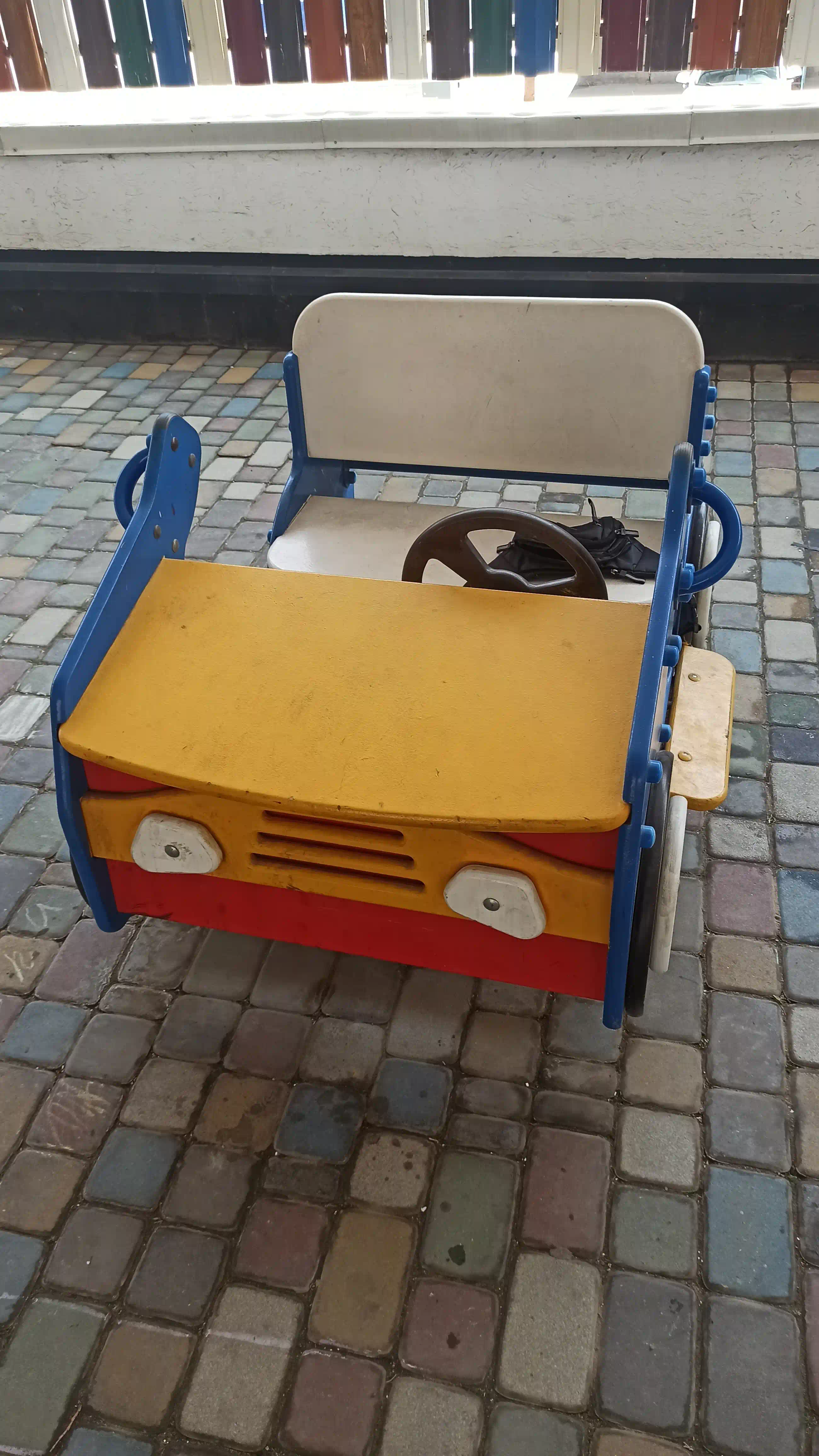 Беседка с мангалом и игровая зона для детей