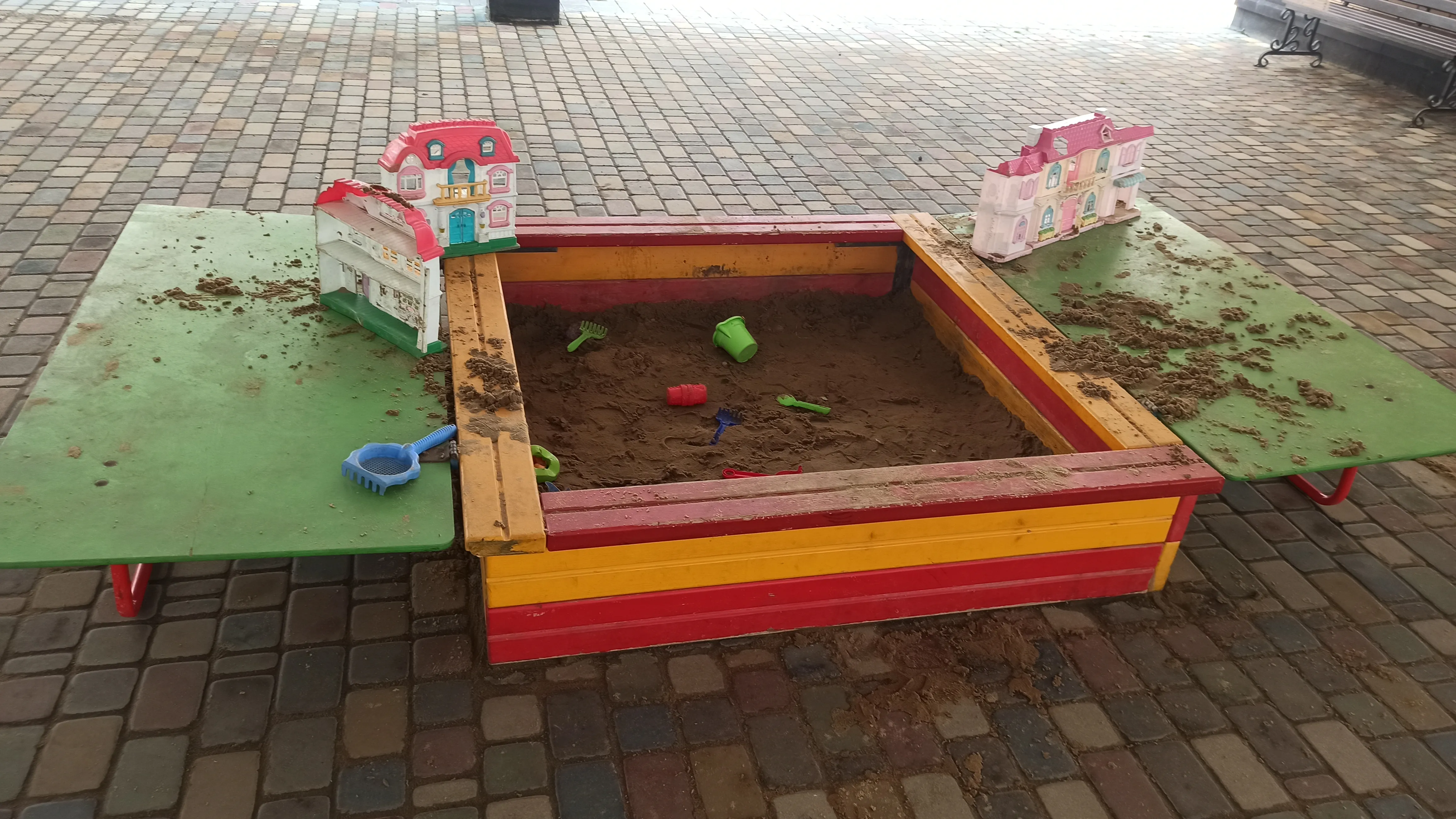 Безопасная песочница для малышей